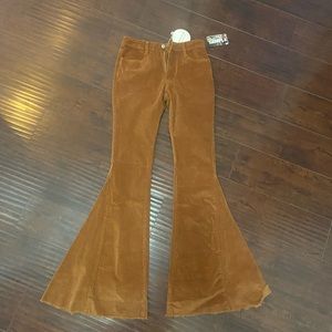 BNWT camel corduroy flare pants 🔥